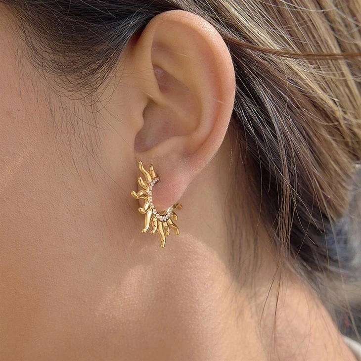 Sunburst Zircon Huggie Earrings high quality